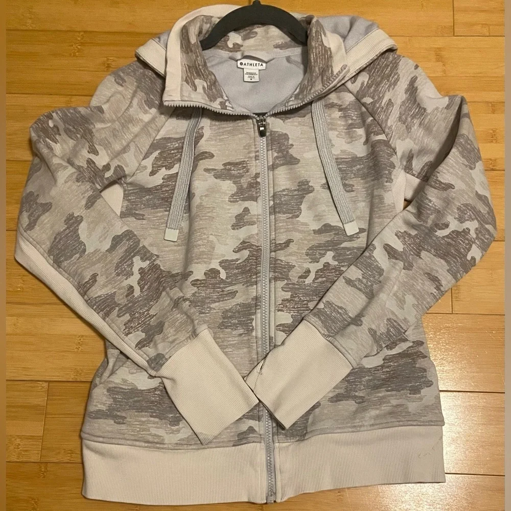 Athleta Triumph Hoodie Soft Gray Beige Camo Size Small—See Description - Picture 4 of 7